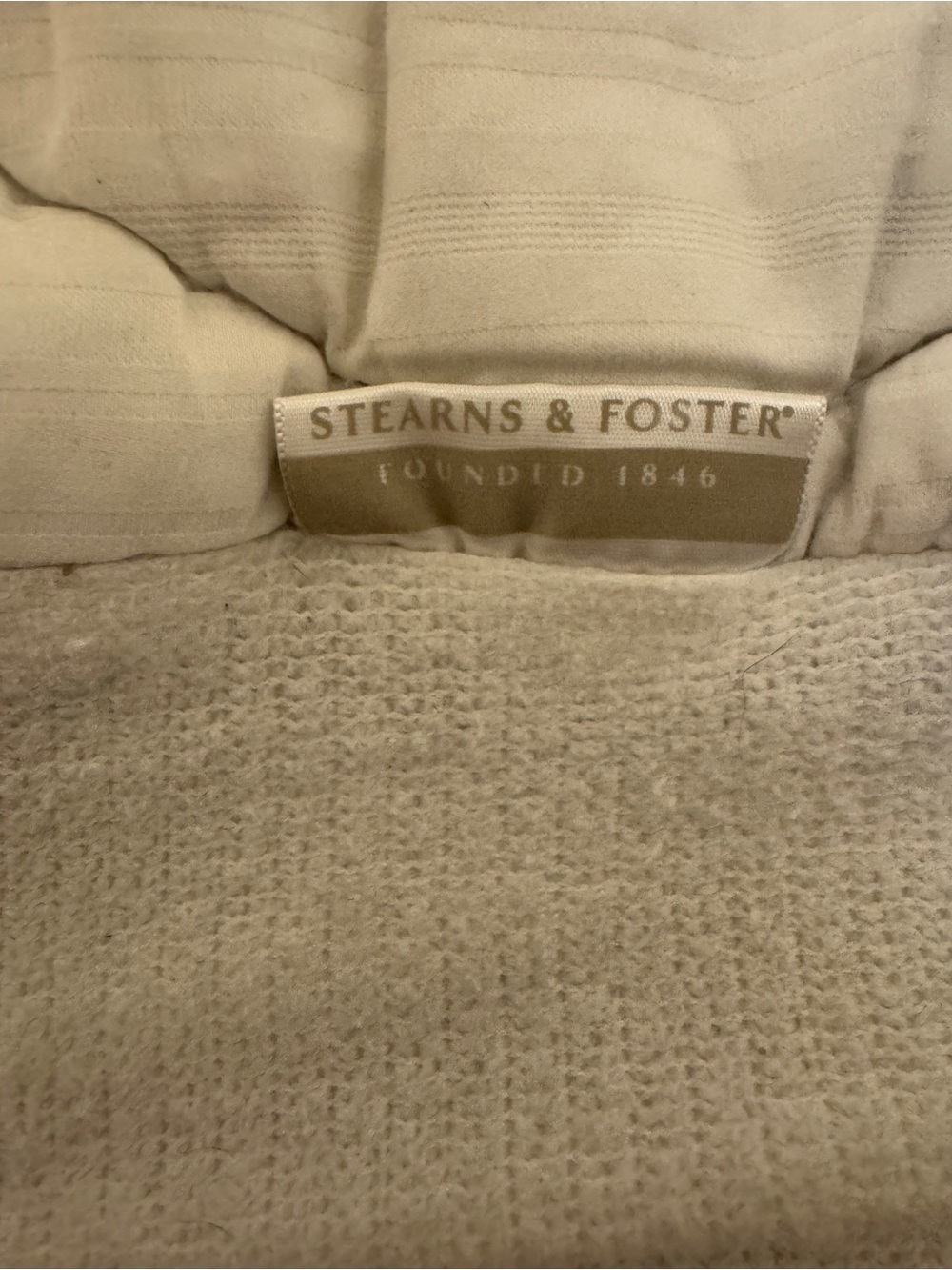 Stearns & Foster King Mattress Protector – White Quilted